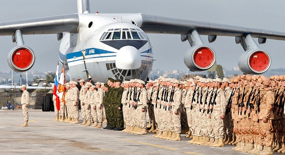 Российские военнослужащие на авиабазе Хмеймим