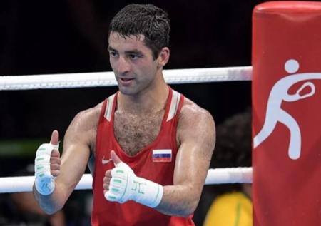 Чемпионский бой Михаила Алояна пройдёт 9 декабря в Новосибирске 