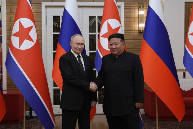 Владимир Путин с председателем государственных дел Корейской Народно-Демократической Республики Ким Чен Ыном