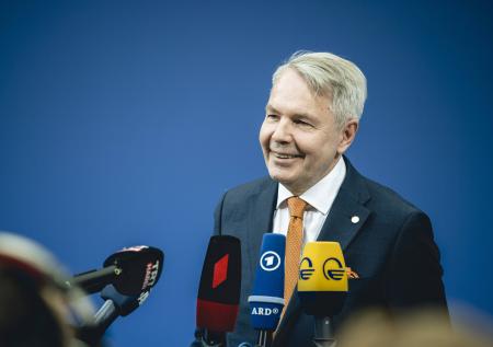 Глава МИД Финляндии подписал заявку на вступление страны в НАТО