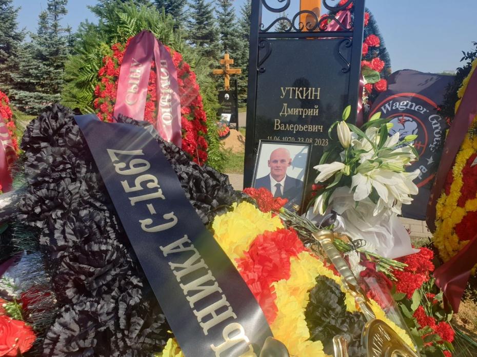 Могила Дмитрия Уткина на Федеральном военном мемориальном кладбище