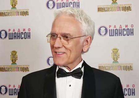 «Позвоночник любит движение»: Александр Маршал о последствиях операции