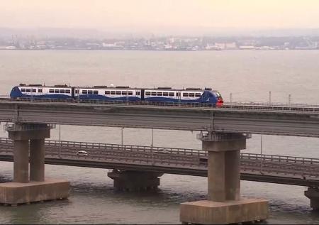 Движение транспорта по Крымскому мосту приостанавливали