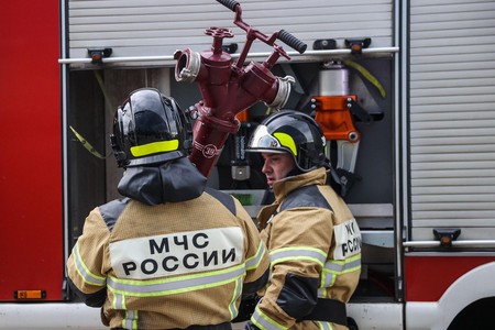 Появилось видео с полыхающей плавучей баней в яхт-клубе Москвы