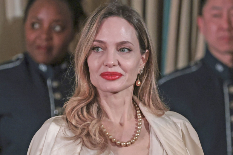 Анджелина Джоли