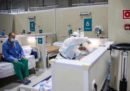 Мурашко назвал количество пациентов с COVID-19 в стационарах