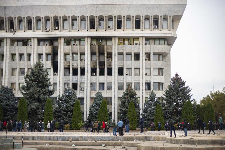 Здание, где располагается парламент и администрация президента.