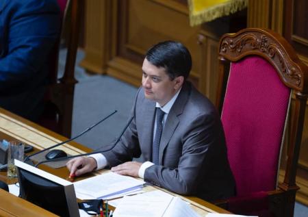 Будут информационно убивать: политолог об отставке спикера Рады Разумкова