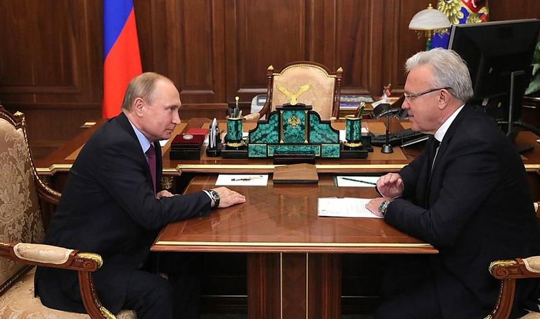 Президент РФ Владимир Путин и ВРИО губернатора Красноярского края Александр Усс