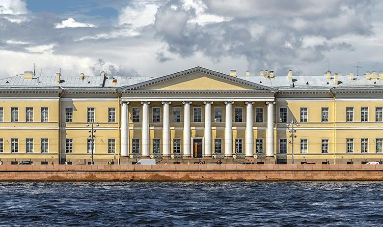 Здание РАН в Санкт-Петербурге 