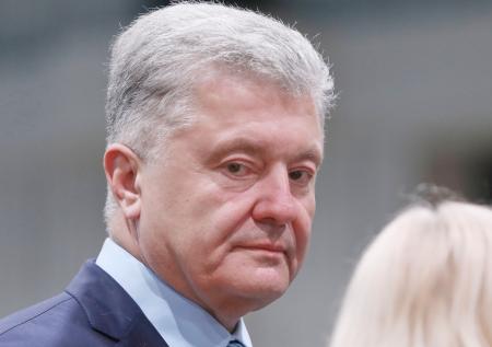 В Киеве начали рассматривать иск Порошенко к Зеленскому
