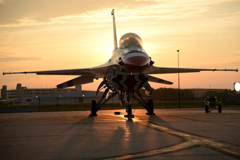 Истребитель F-16 можно назвать основой воздушной мощи Запада, он очень популярен на мировом оружейном рынке