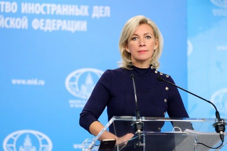 Захарова пошутила о дружбе Лаврова с павлином