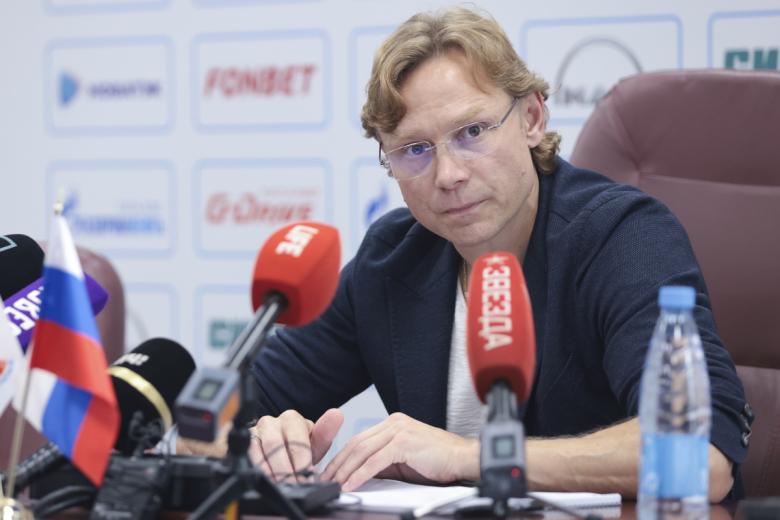Главный тренер сборной России Валерий Карпин