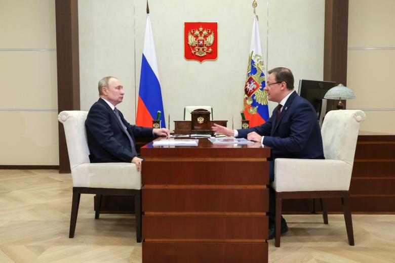 Владимир Путин с губернатором Самарской области Дмитрием Азаровым