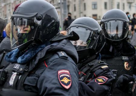 Омбудсмен Петербурга высказался о ситуации с ударившим женщину полицейским
