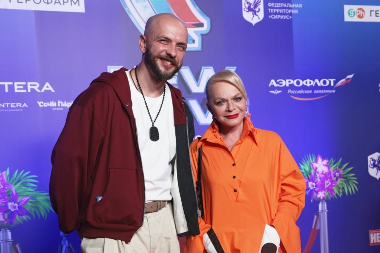 Рэпер Александр Степанов (ST) и певица Лариса Долина на открытии Международного музыкального фестиваля «Новая волна - 2024»