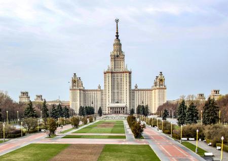 Власти не планируют делать все места в российских вузах бюджетными