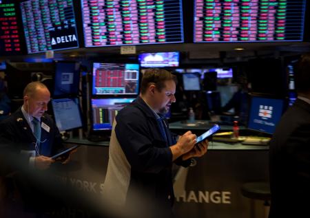 Фондовые индексы США выросли на 2,5% после падения 