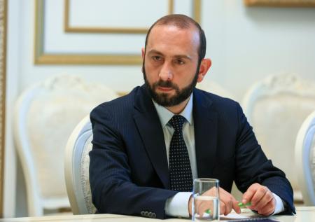 Глава МИД Армении готов встретиться с коллегами из России и Азербайджана
