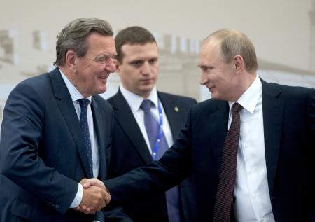 Шрёдер подтвердил встречу с Путиным и отказался извиняться за дружбу с ним