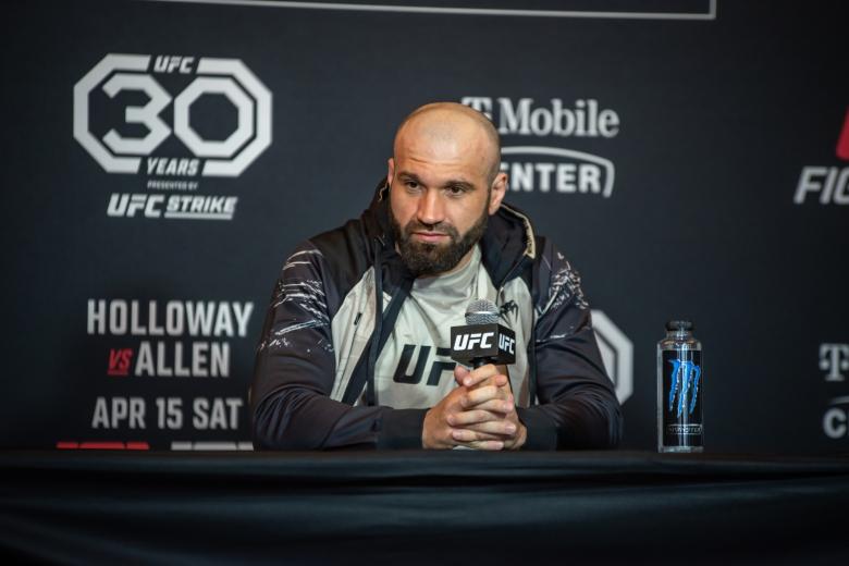 Боец UFC Азамат Мурзаканов