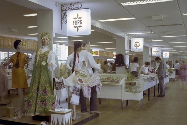 Торговый зал магазина «Березка» 1974 г.