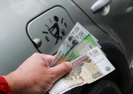 Бензин в России снова дорожает: что будет с ценами дальше
