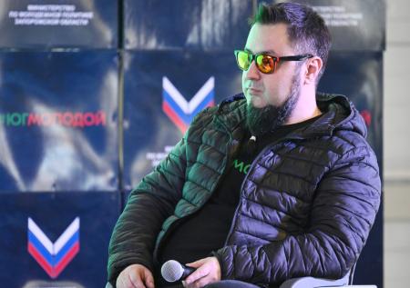 Хинштейн осудил граффити блогера Апачева в Судже