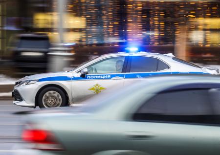 Мужчина в наручниках угнал автомобиль таможни и скрылся в Москве