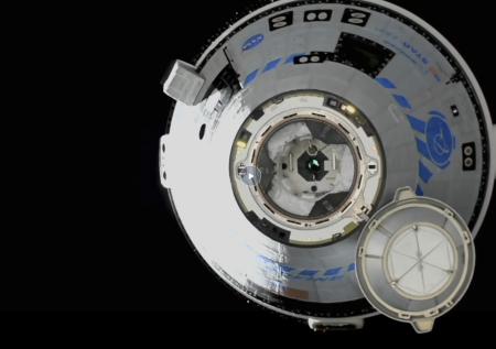 Российские космонавты проверили причаливший к МКС Starliner