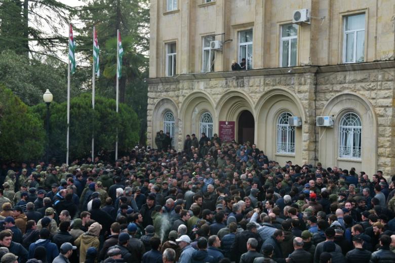 Обстановка у парламента Абхазии в Сухуме