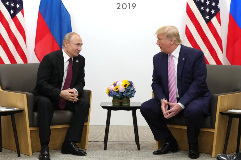 Президент РФ Владимир Путин с президентом Соединённых Штатов Америки Дональдом Трампом