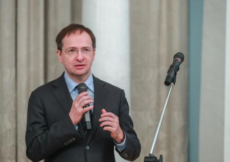 Мединский призвал сократить число развлекательных передач на российском ТВ