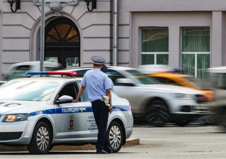 Инспектор ДПС в Москве попался на взятке