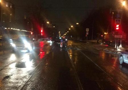 Пьяный водитель сбил двух пешеходов на Олимпийском проспекте в Москве