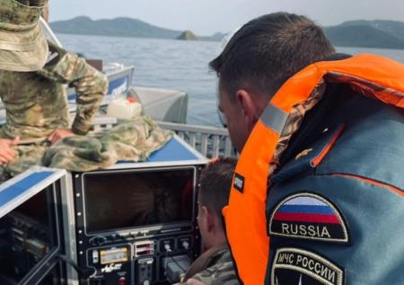 Тело ещё одной жертвы крушения Ми-8 подняли со дна Курильского озера