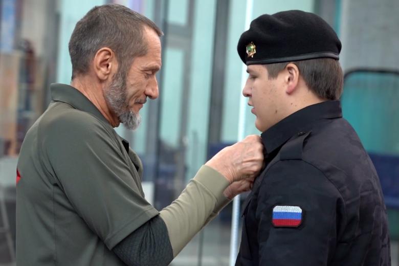 Адам Кадыров (справа)