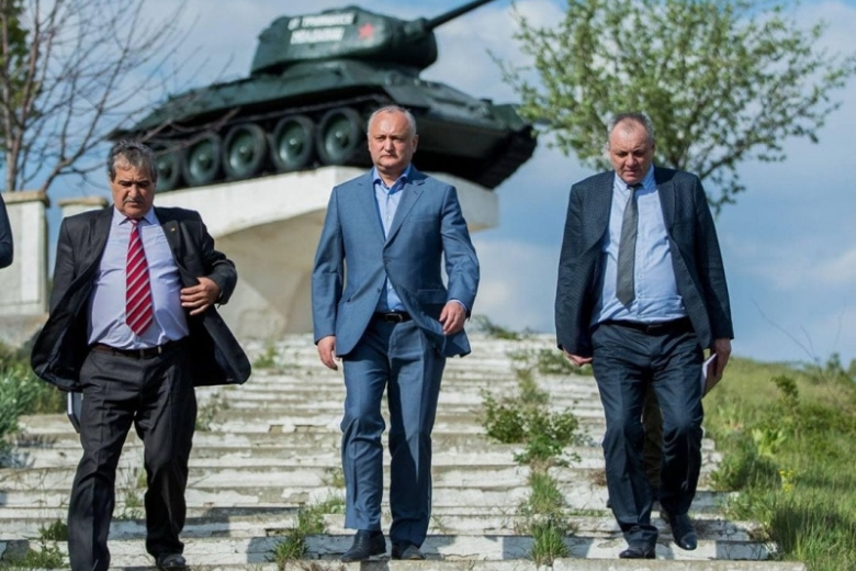 Игорь Додон (в центре)