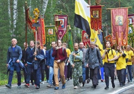 В Екатеринбурге паломники помянули крестным ходом царскую семью