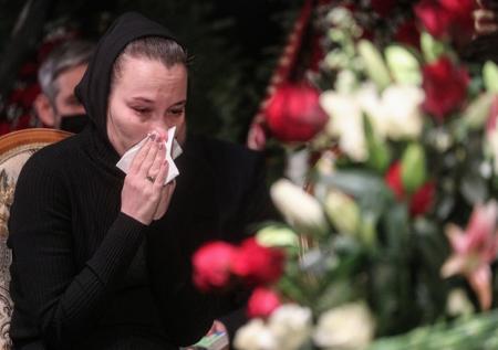 Вдова Грачевского показала, как выглядит могила режиссёра спустя полгода
