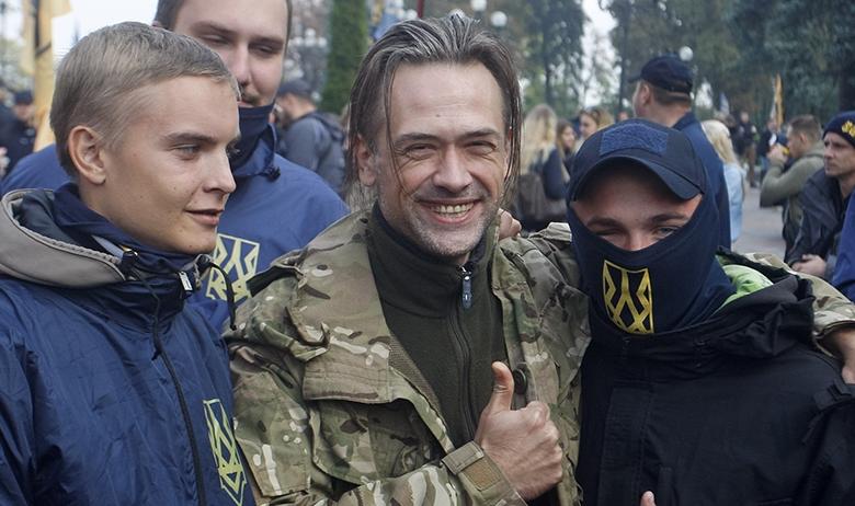 Анатолий Пашинин (в центре)