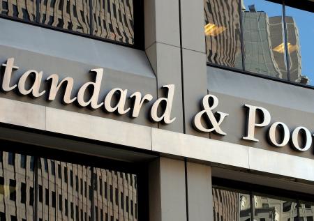 Агентство S&P понизило суверенный кредитный рейтинг РФ