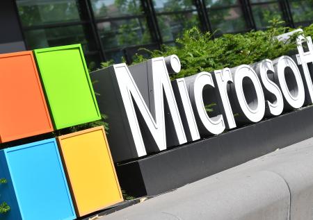 Microsoft добавила в новые клавиатуры кнопку для эмодзи