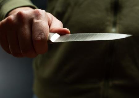 Житель Подмосковья кинул нож в семилетнего ребенка сожительницы