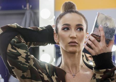 Бузова ответила хирургу, посоветовавшему ей сделать липосакцию