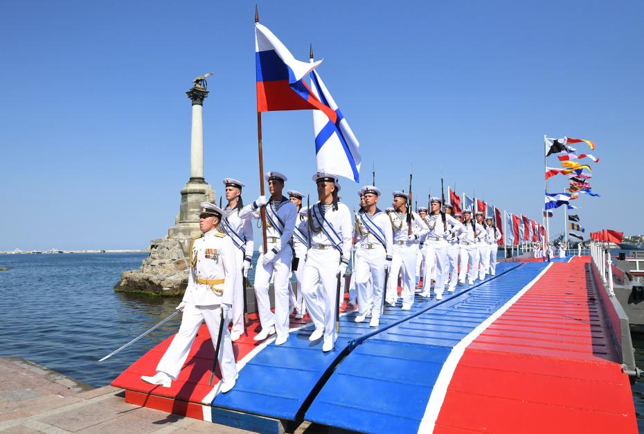 Военнослужащие на праздновании Дня ВМФ в Севастополе