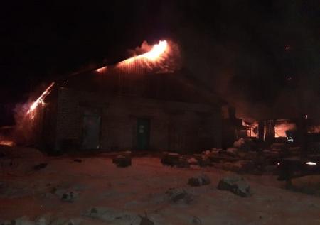 Деревообрабатывающий цех загорелся в Нижегородской области