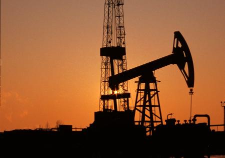 Стоимость нефти марки Brent опустилась ниже $102 впервые с 17 марта