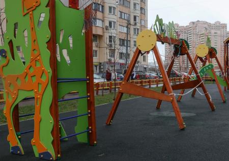 Москвич учинил дебош на детской площадке из-за неосторожного слова матери